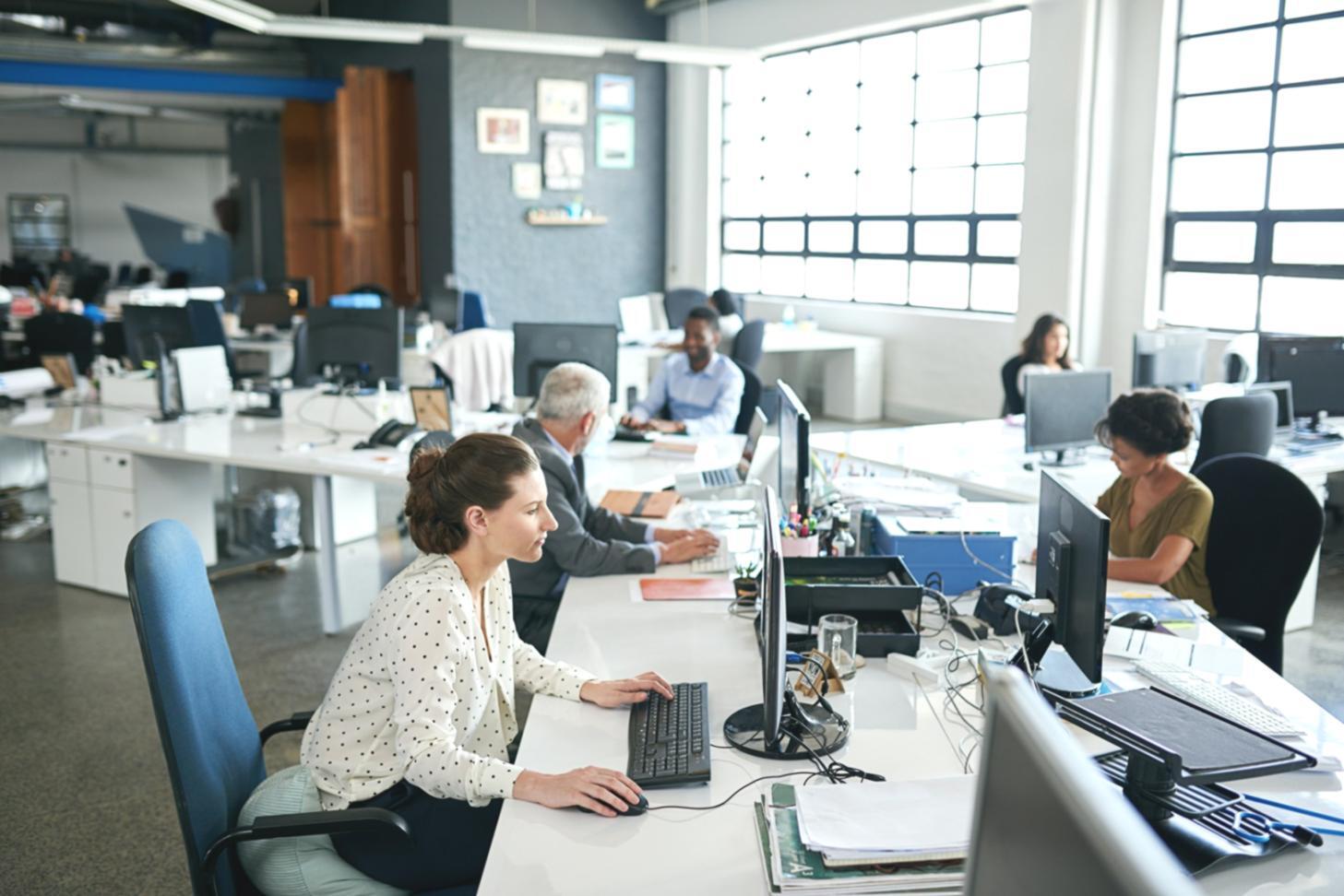 Finanzplanung Arbeitsumgebung mit Dokumenten und Analysetools